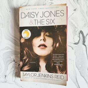 Daisy Jones and The Six By Taylor Jenkins Reid